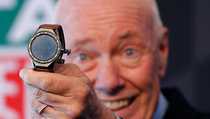 Jean-Claude'as Biveras demonstruoja naująjį &bdquo;Tag Heuer Connected&ldquo; laikrodį
