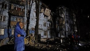 Rusija atakavo daugiabutį Zaporižioje, žmonės įkalinti po griuvėsiais