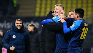 Komandos draugai sveikina Armandą Kučį