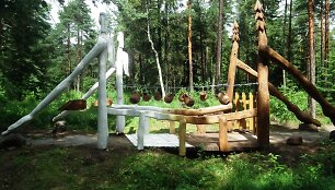 I&scaron; Baltų mitologijos parko dingo puodynės