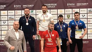 Lukas Krasauskas (auk&scaron;čiau kairėje) Lenkijoje laimėjo sidabro medalį.