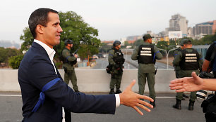 Juanas Guaido prie karinės bazės