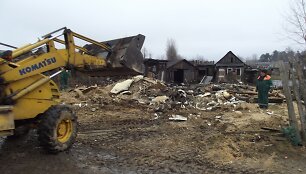 Vilniaus romų tabore nugriauti dar keli nelegalūs statiniai.