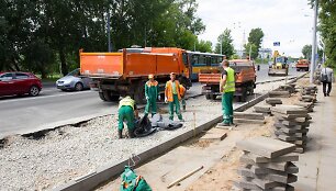 Kelininkai plu&scaron;a visame Vilniuje &ndash; remontuojamos gatvės ir &scaron;aligatviai