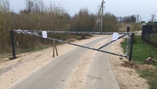 Nelegalus užtvaras &Scaron;altinių g. Dėdeli&scaron;kėse
