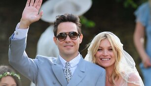 Kate Moss ir Jamie Hince'as (2011 m.)