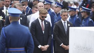 Brendanas Hanrahanas (kairėje)