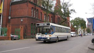 Klaipėdiečiai jau nuo naujųjų už keliones miesto viešuoju transportu greičiausiai mokės mažiau. 