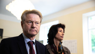 Rolandas Paksas su žmona balsavo Lietuvos prezidento ir Europos parlamento rinkimuose