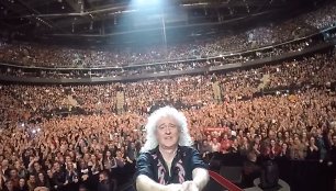 Brianas May su Kauno publika