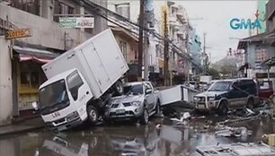 Filipinų taifūno Haiyan aukos skaičiuojamos &scaron;imtais
