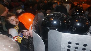 Milicijos ir protestuotojų akistata Kijeve