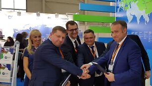  Maskvoje vykstančioje parodoje &bdquo;TransRussia&ldquo; &bdquo;Lietuvos geležinkeliai&ldquo; pasira&scaron;ė sutartį su bendrove OTLK