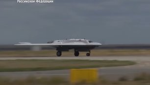 Dronas „Sukhoi S-70 Okhotnik-B“