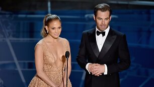 Jennifer Lopez ir Chrisas Pine'as