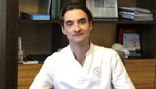 plastinės ir rekonstrukcinės chirurgijos gydytojas E. Zacharevskij