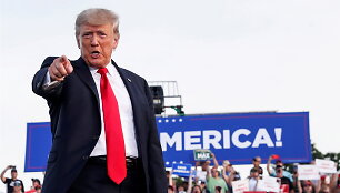 Donaldas Trumpas vėl rengia politinius mitingus