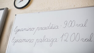 Antradienį &scaron;alies abiturientai laiko valstybinį istorijos brandos egzaminą