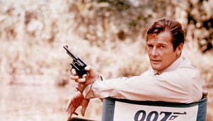 Rogeris Moore'as (1972 m.)