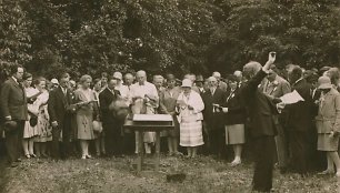 Choristų repeticija, ruošiantis Joninių šventei ant Rambyno kalno, 1929 m.