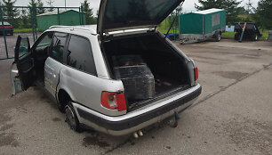 Sulaikytas kontrabandininkų automobilis