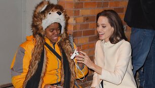 Angelina Jolie su gerbėja Techna