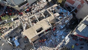 Turkijoje netoli Stambulo sugriuvo namas