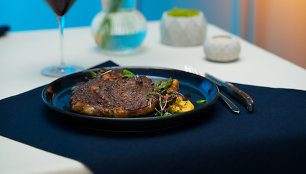 Steikų diena: kaip paruošti sultingą ir burnoje tirpstantį steiką? 