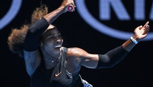 Serena Williams „Australian Open“ ketvirtfinalyje sutriuškino Johanną Kontą