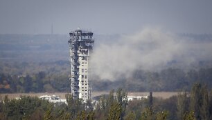 Dėl nuolatinio teroristų ap&scaron;audymo Donecko oro uostas beveik sugriautas