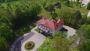 Užugiris: dvaras A. Smetonai ir pasaulieti&scaron;kai įrengta kaimo mokykla