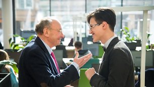 T.Mickevičius su prof. D.Wolton (Paryžiaus Nacionalinio mokslinių tyrimų centro (CNRS) direktorius, mokslo žurnalo „Hermes“ steigėjas).