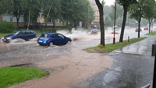 &Scaron;iauliai skęsta po gausaus lietaus