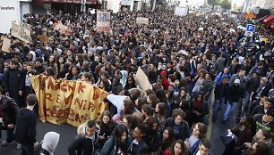 Moksleivių protesto akcija Paryžiuje