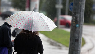 Vilnių vėl užpuolė lietaus debesys