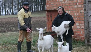  Bronislovas ir Viktorija Rimkevičiai Ožkos metus sutinka su tuzinu ožkų