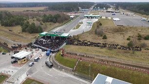 Migrantų i&scaron; Baltarusijos kolona pasiekė Lenkijos sieną