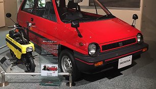 Honda City su Honda Motocompo. (Hideya, Wikimedia(CC BY-SA 4.0)