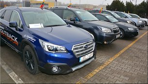 Pasivažinėjimas „Subaru“ automobiliais vasario 16-ąją