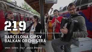 barcelona-gipsy-balkan-orchestra-juke-train-219