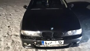 Bylos įkalčiai: neteisėtai vairuotas BMW