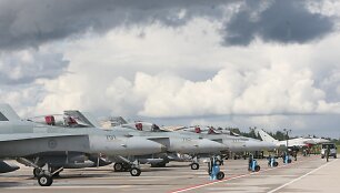 NATO bazėje nusileido &scaron;e&scaron;i Portugalijos naikintuvai F-16