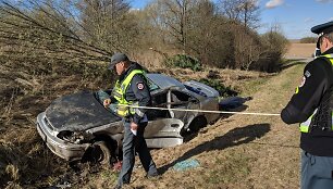 &Scaron;venčionių rajone apsivertė &bdquo;Honda&ldquo; automobilis