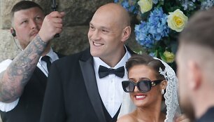 Tysonas Fury sveikino savo dukrą Venezuelą Fury.