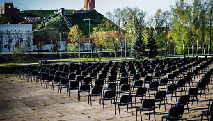 I&scaron;rikiuotos kėdės prie Vilniaus koncertų ir sporto rūmų
