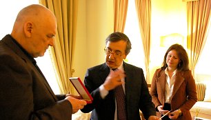 E.Nekrošius ir Italijos ambasadorius Taliani de Marchio su žmona Letizia