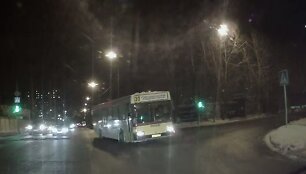 Autobusas slysta &scaron;onu