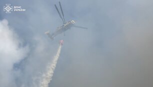 Karinės žvalgybos sraigtasparniai vir&scaron; Kyjivo i&scaron;pylė 120 tonų vandens