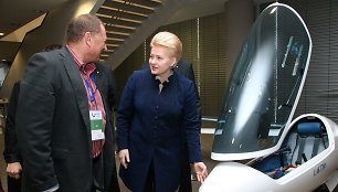 Lietuvos Respublikos Prezidentė Dalia Grybauskaitė atidarė Europos inžinerinės pramonės technologijų platformos konferenciją „Horizontas 2020 ir ateities gamyba". 