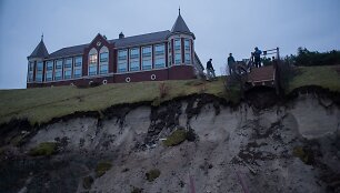 V.Putino rezidencijos &scaron;laitą skalauja Baltijos jūra